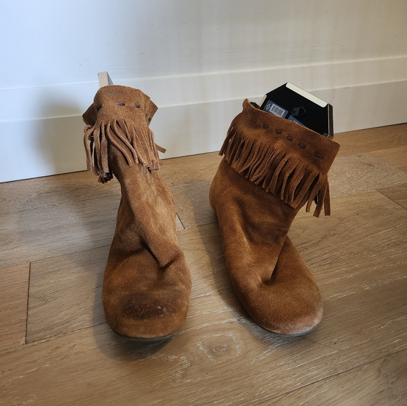 KATE & MEL | Suede tassle ankle booties - Picture 3 of 11